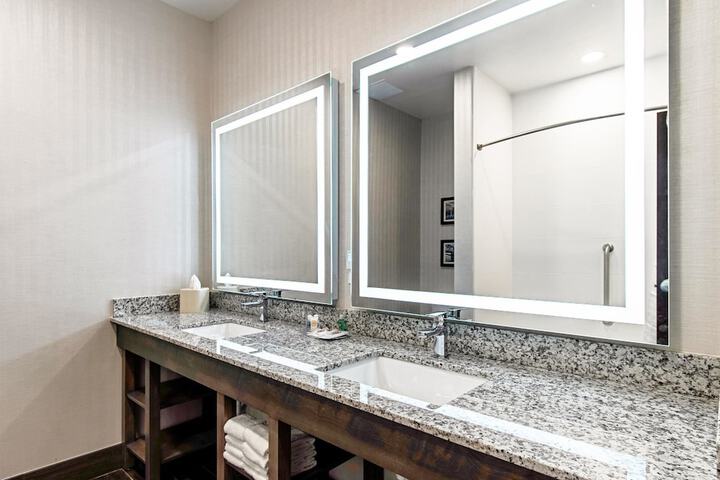 Comfort Suites Grove City - Columbus South