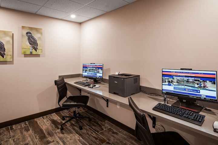 Business Center 26 of 26