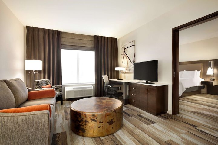 Room 13 of 37