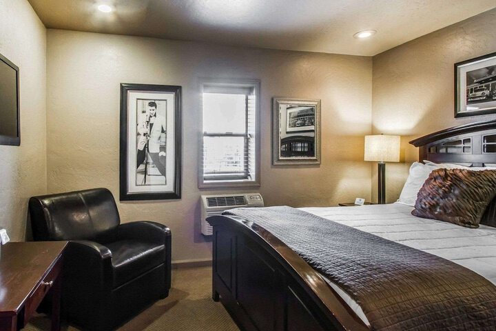 Room 16 of 42