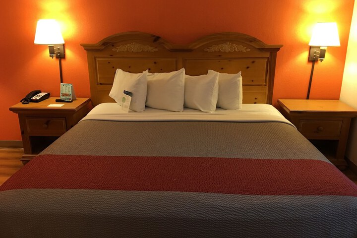 Room 15 of 38