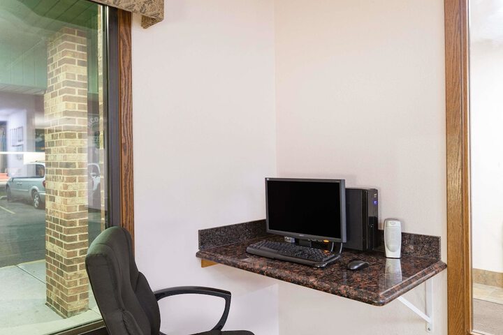 Business Center 29 of 29