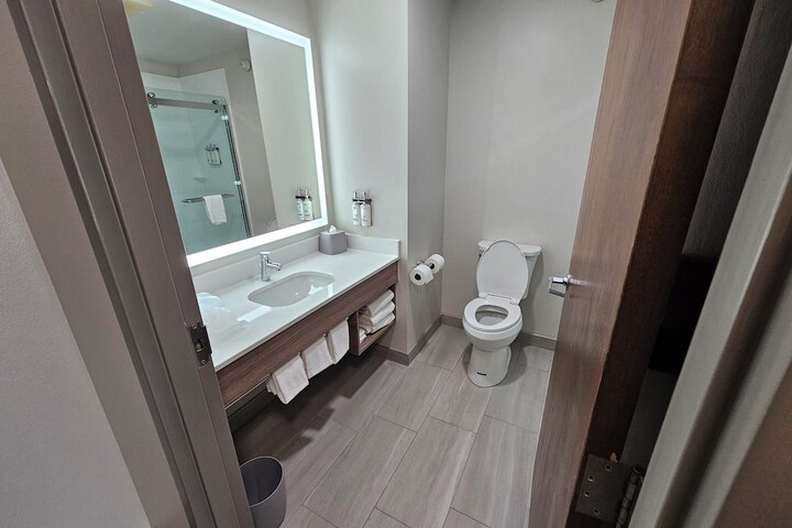 Room 16 of 61