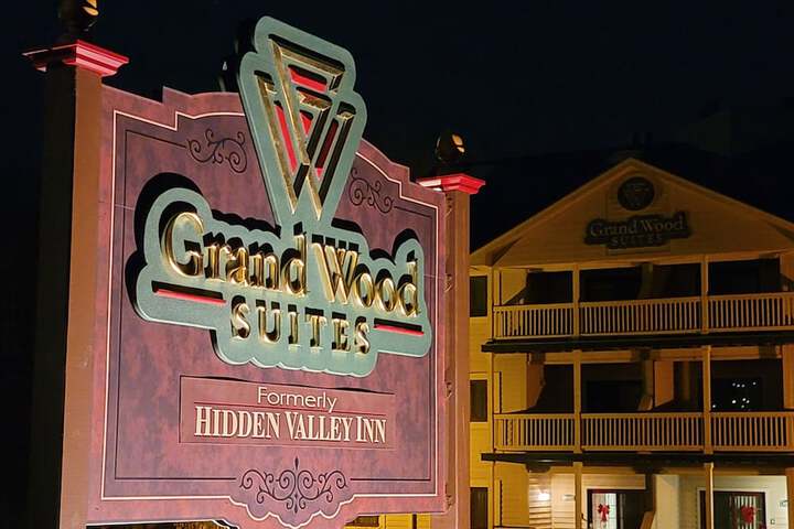 Grand Wood Suites