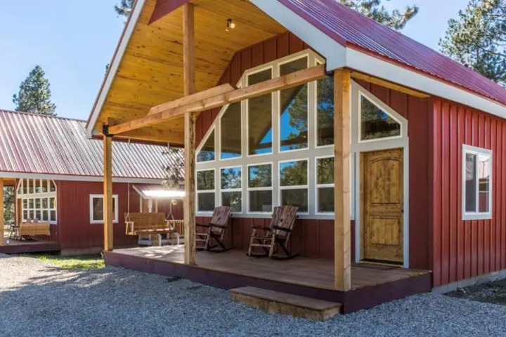 MAJESTIC DUDE RANCH