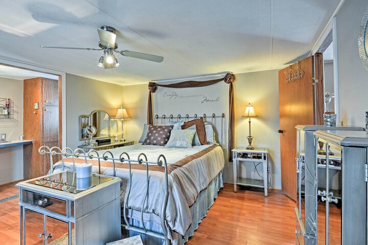 Hot Tub & Deck: Tranquil Home Near Grand Lake