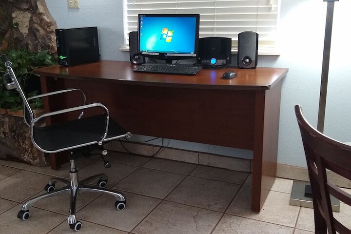 Business Center 25 of 27