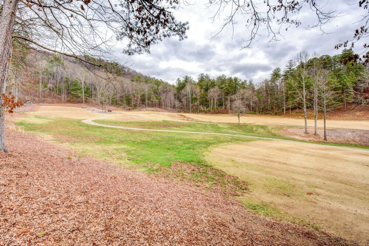 Modern Condo + Golf Course View Near Hiking!