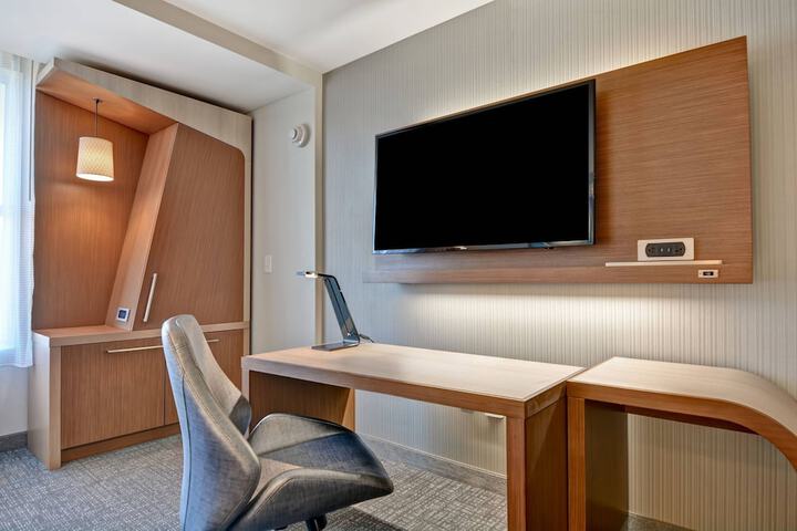 Room 33 of 49