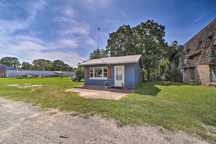 Walk to Lake: Historic Disney Home