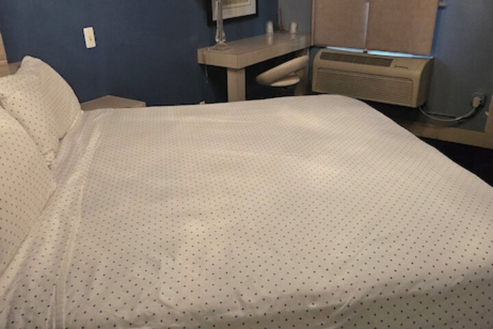 Room 9 of 35