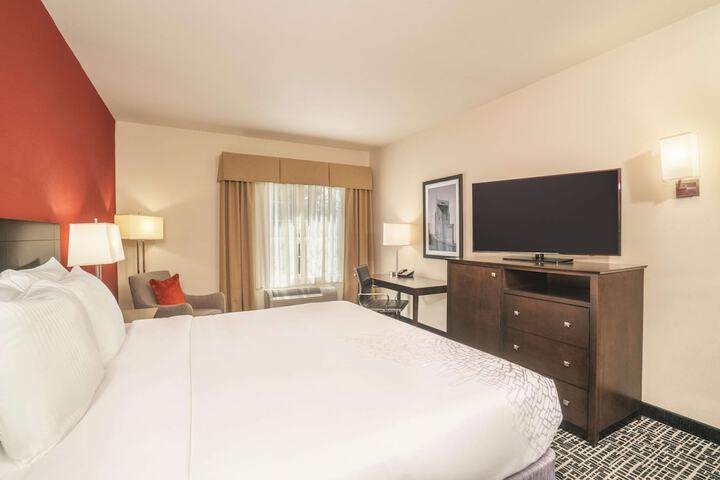 Room 16 of 33