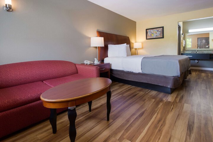 Room 10 of 29