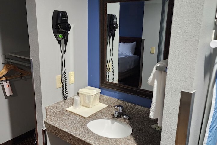 Room 32 of 45