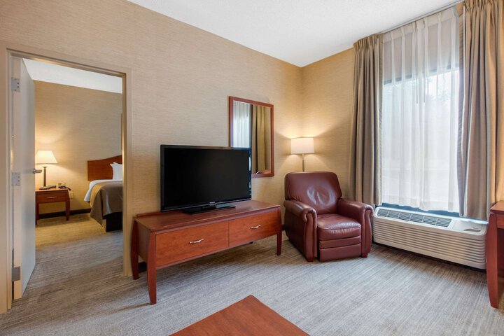 Room 33 of 38