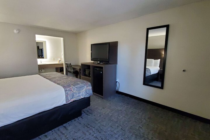 Room 14 of 18