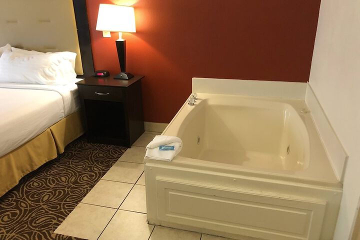 Hot Tub 27 of 31