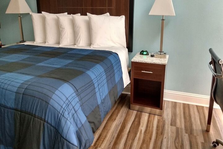 Dolphin Cove Motel