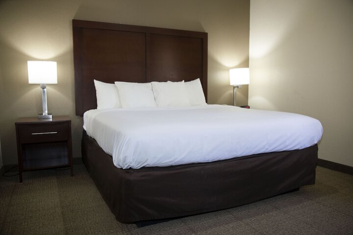 Ardmore Inn & Suites