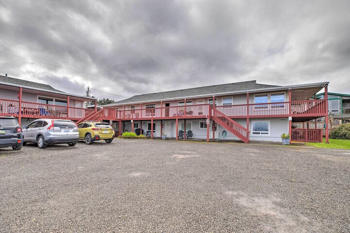 Rockaway Beach Condo - Beach Access Nearby!