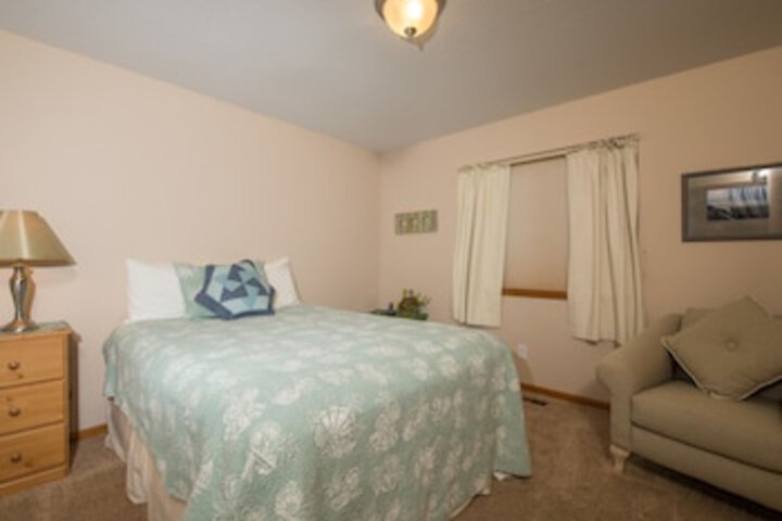 Oceanside Paradise 3 Br home by RedAwning