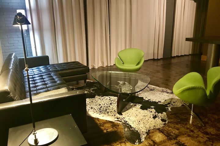Room 27 of 38