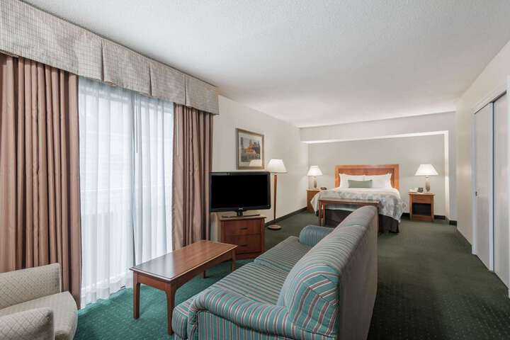 Suite 4 of 14