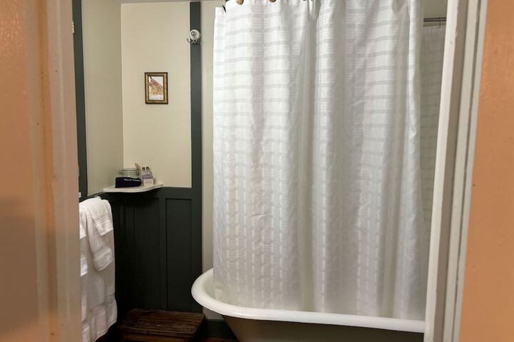 Room 44 of 82