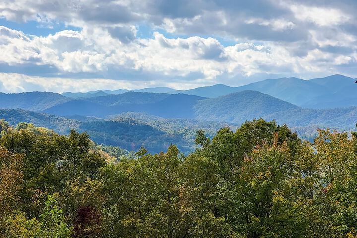 Robbinsville Vacation Rental w / Covered Balcony