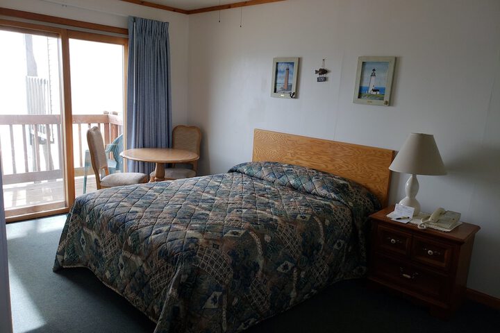 Algoma Beach Motel