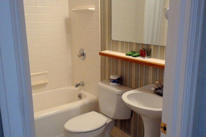 Room 6 of 10