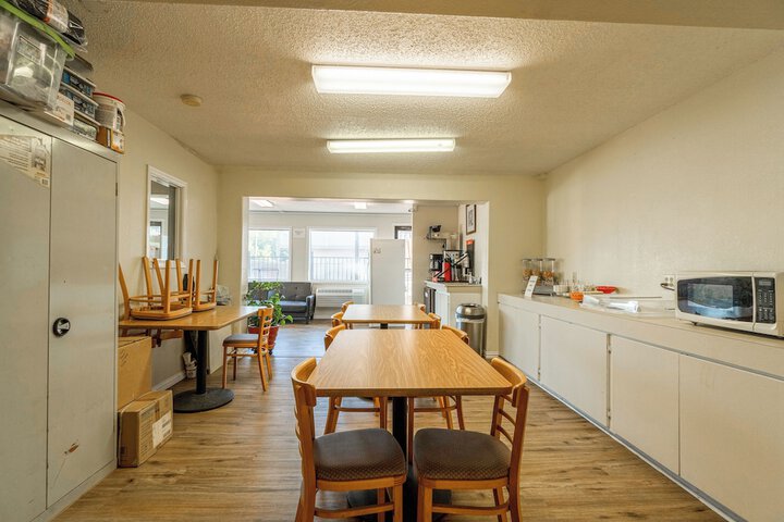 Regency Inn & Suites by OYO Bay City TX