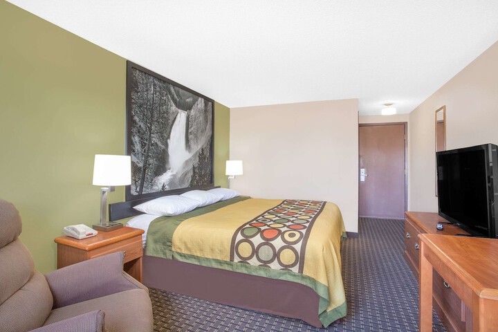 Room 15 of 18