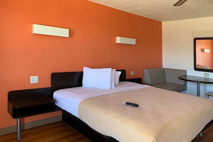 Room 12 of 22