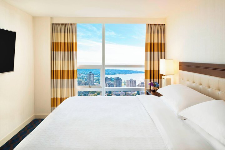 Room 32 of 105