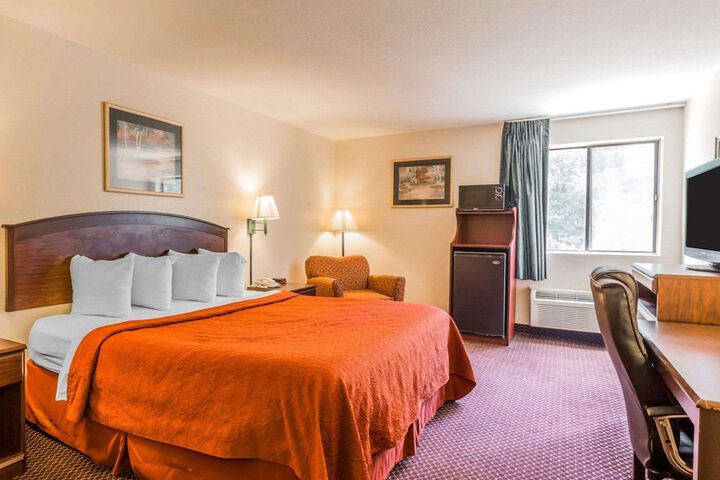 Room 10 of 33