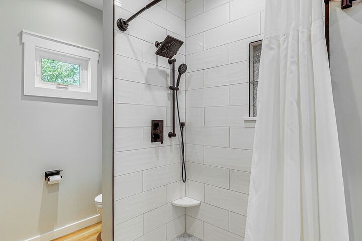 Rock Hall Retreat w / Balcony Near Park & Marina!