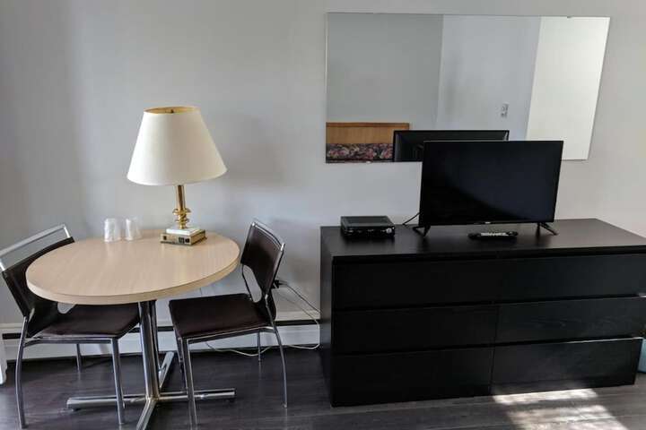 Room 8 of 23