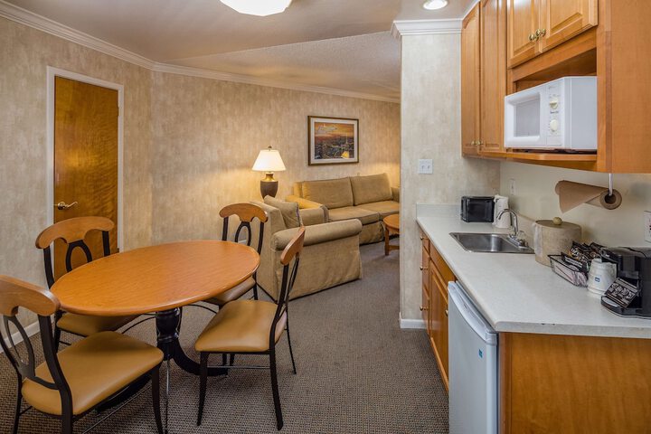 Room 25 of 47