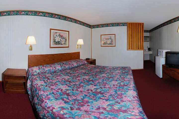 Room 6 of 9