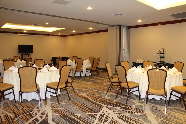 Holiday Inn Denver Lakewood by IHG