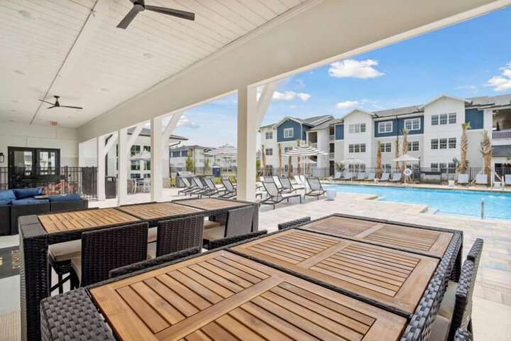 Luxurious Apartments - Pool Gym Bikes