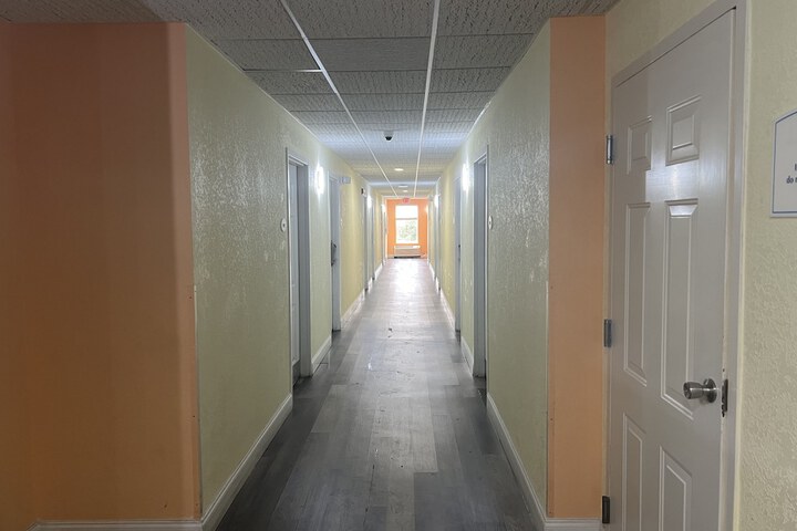 Ballroom/Hall 28 of 29