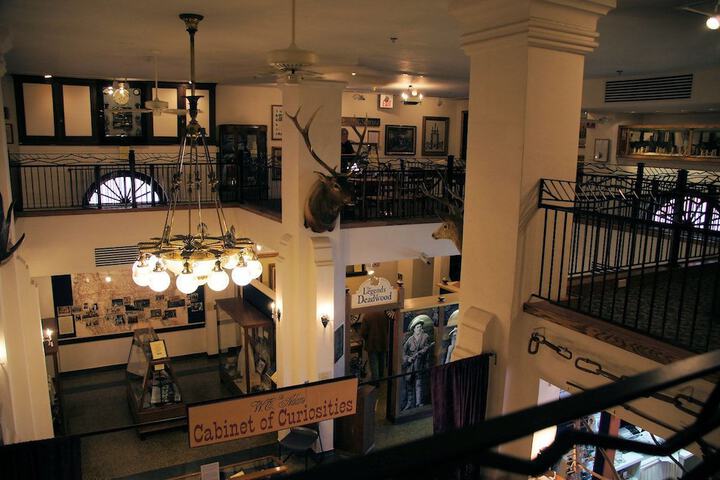 Blackstone Lodge & Suites