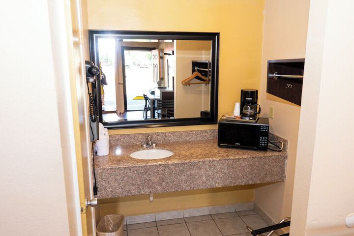 Room 10 of 22