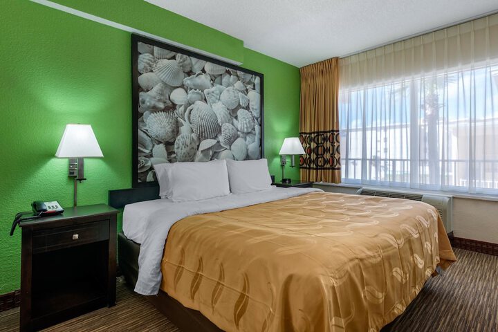 Room 32 of 40