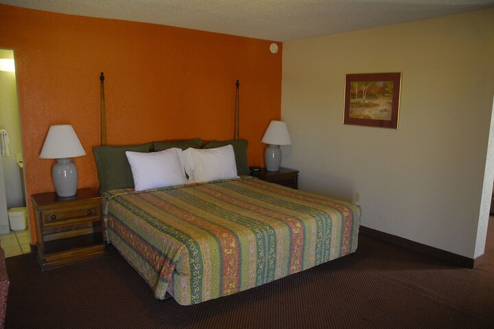 Room 9 of 24