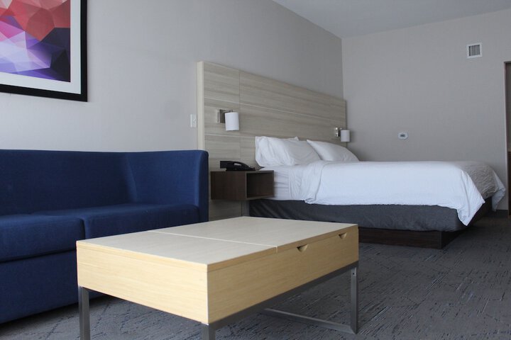 Holiday Inn Express & Suites Roswell by IHG