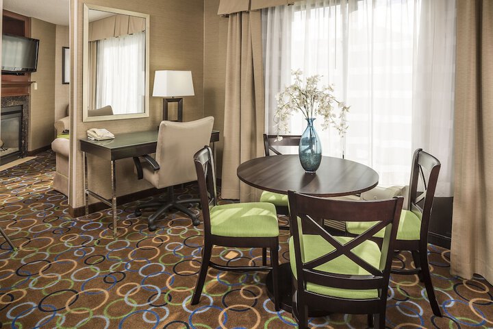 Room 32 of 53