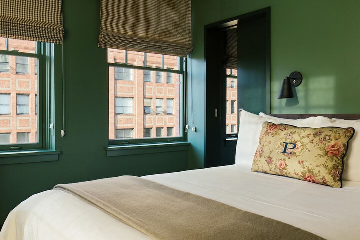 Room 37 of 59